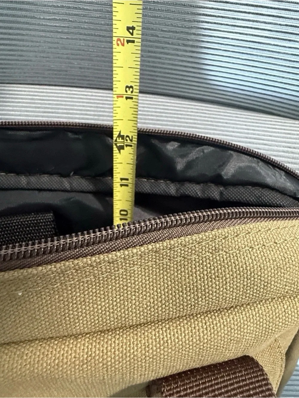 NWOT Bella Russo Khaki Canvas Padded Laptop Bag With Adjustable Strap & Pockets